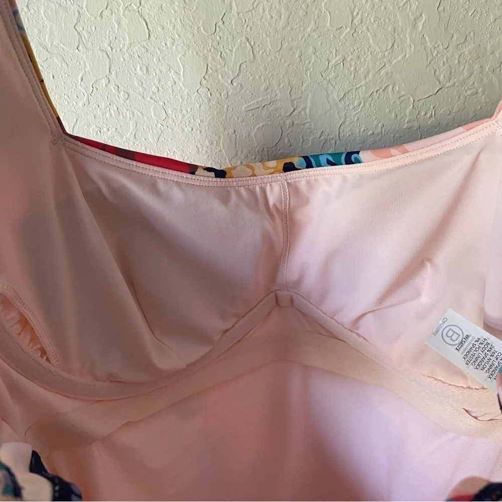 Athleta women square